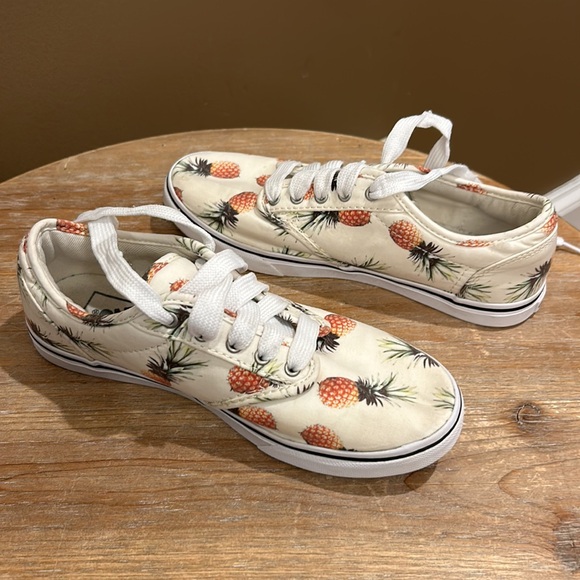 Vans. Pinapple Print.  Women’s 5 - Picture 12 of 15
